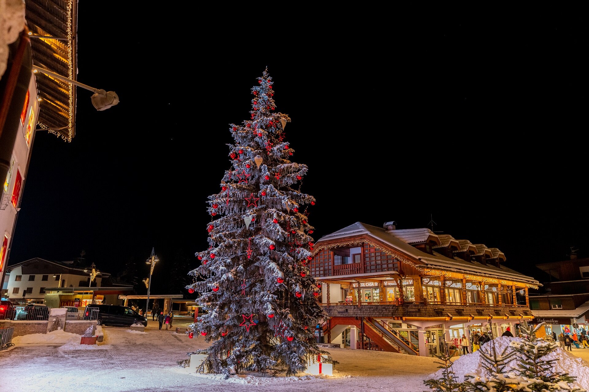 L'Albero di Natale in piazza a Canazei | © Mattia Rizzi - Archivio Immagini ApT Val di Fassa