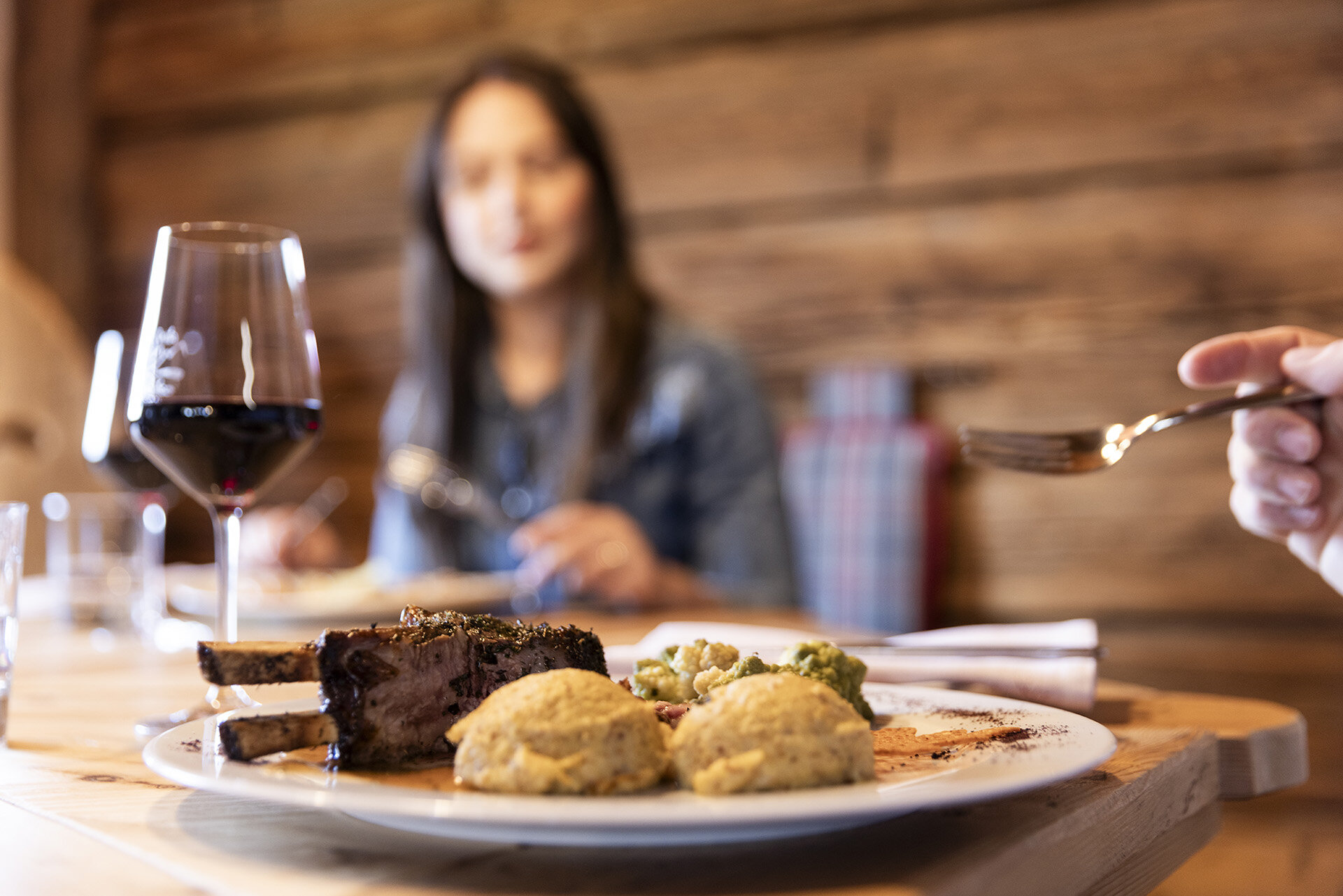 Pranzo tipico in un rifugio in Val di Fassa | © Federico Modica - Archivio Immagini ApT Val di Fassa