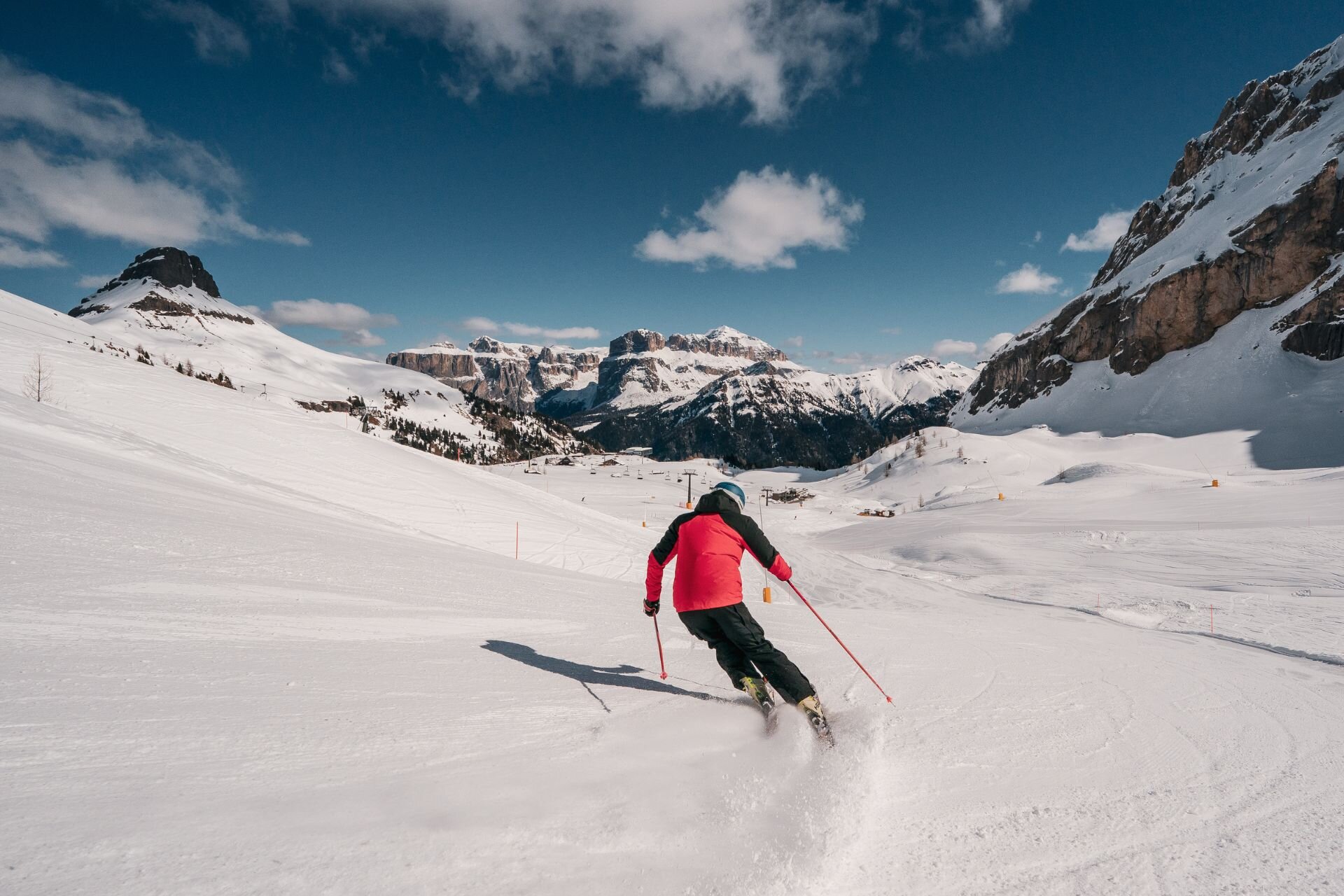 Sci alpino al Ciampac con vista sul Pordoi in Val di Fassa | © Archivio Immagini ApT Val di Fassa - Mattia Rizzi