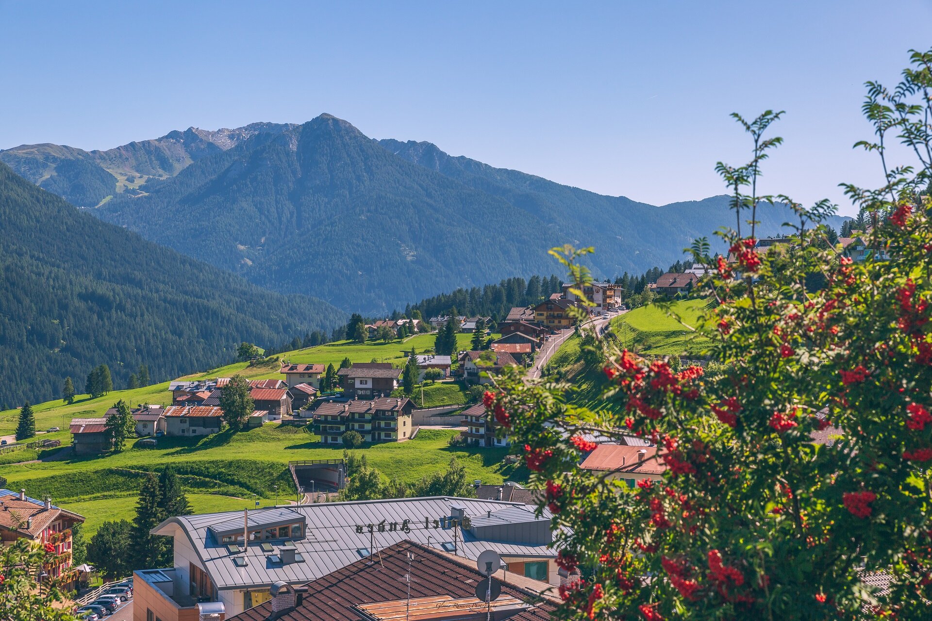 Primavera sul paese di Vigo di Fassa | © Patricia Ramirez  - Archivio Immagini ApT Val di Fassa